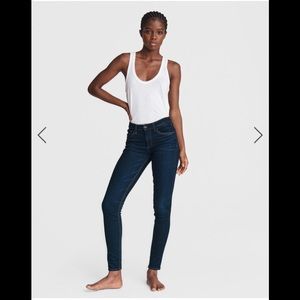 RAG & BONE Skinny -JEANS

Slim Fit Dark Indigo Jean used a good condition